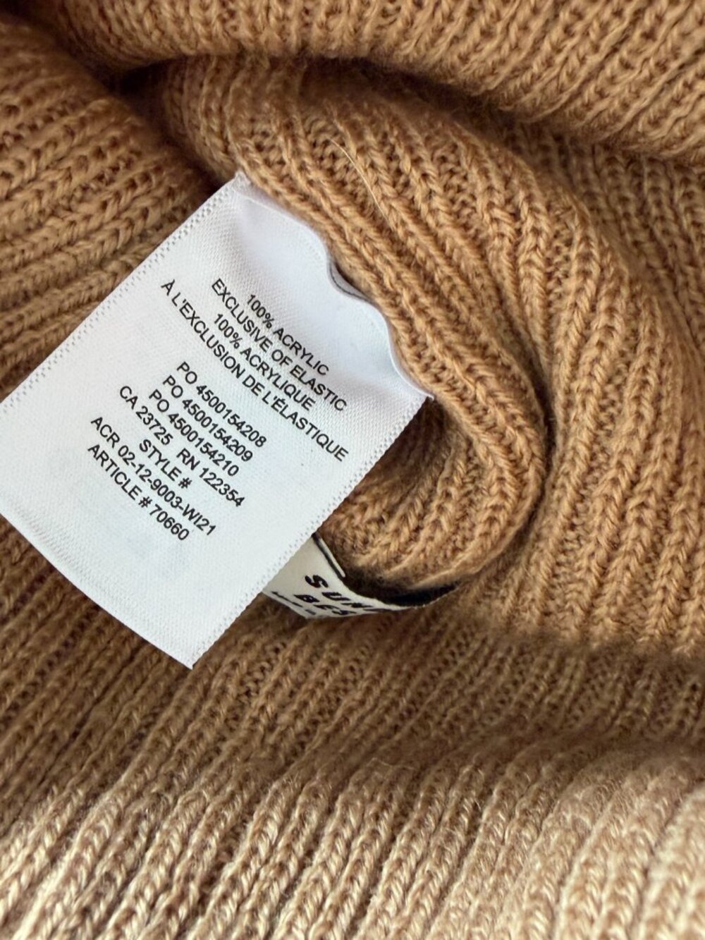 Aritzia Sunday Best Snowflake Ribbed Beanie - Picture 5 of 7